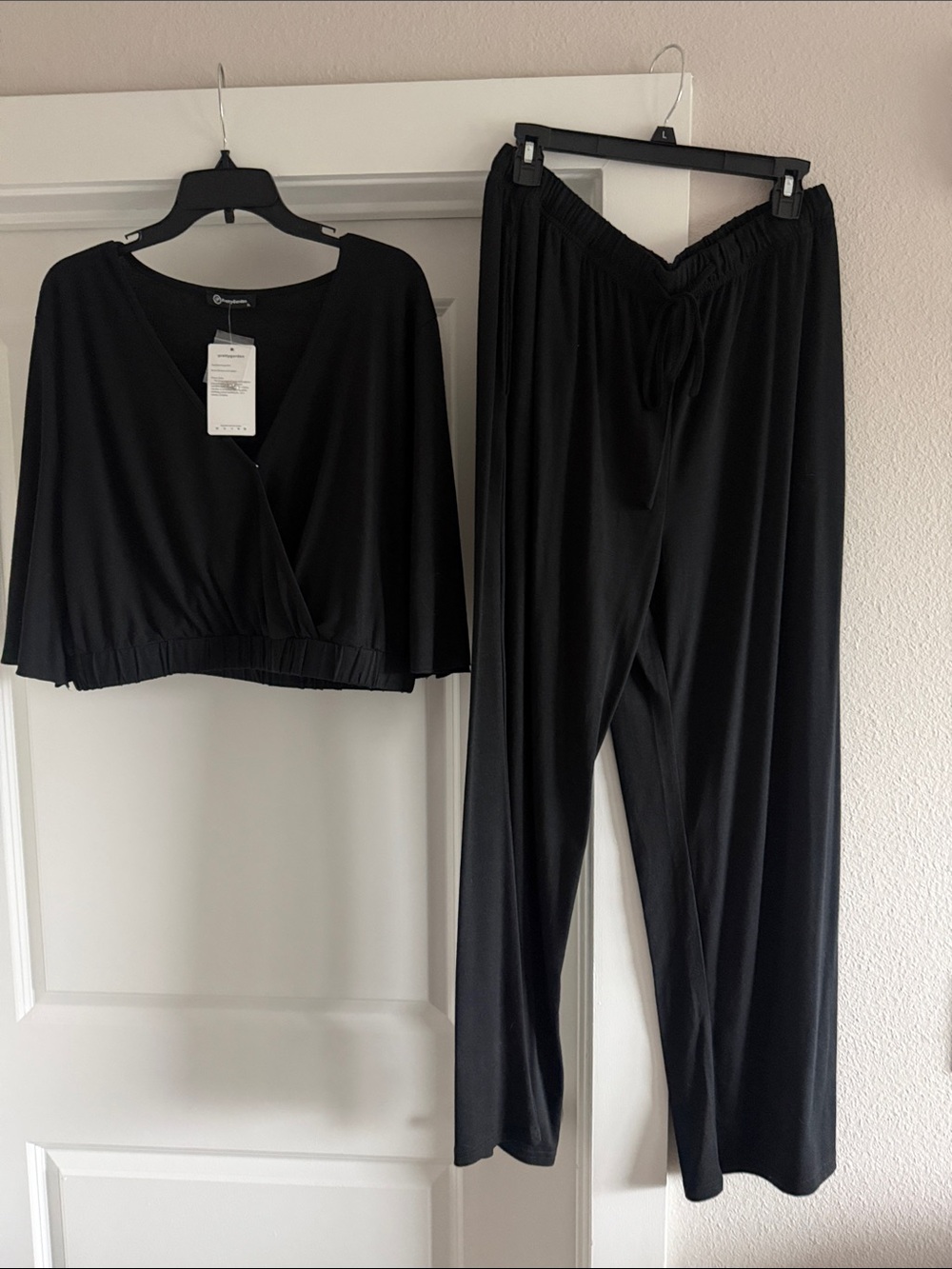 Black Lounge Set Top & Pants - 2-Piece Relaxed Fit